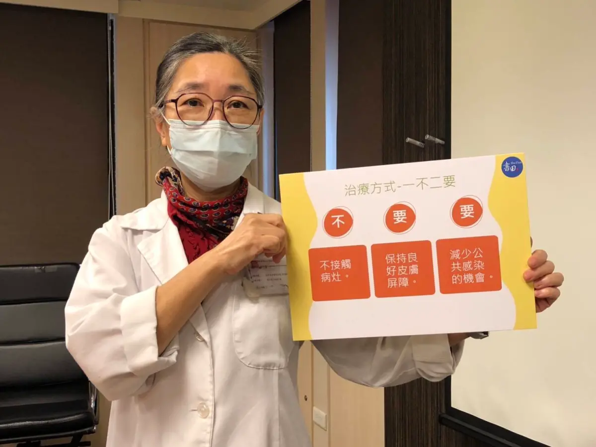 ▲書田診所整形美容科主任醫師黃季怡表示，當皮膚脆弱有縫隙時剛好接觸到病毒，病毒就會趁虛而入，形成病毒疣。（圖／記者張志浩攝）