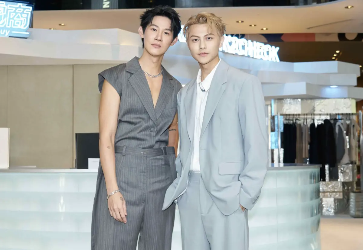 ▲愷樂爆醜聞消失3年，王子（右）和夏和熙雖還沒看到報導，但王子認會傳訊息給對方。（圖／快電商）