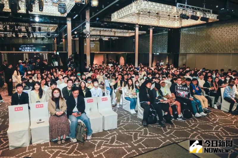 ▲《NOWnews今日新聞》今(15)日舉辦《2024總統大選青年論壇》,學生踴躍參與。(圖/NOWnews攝影中心)