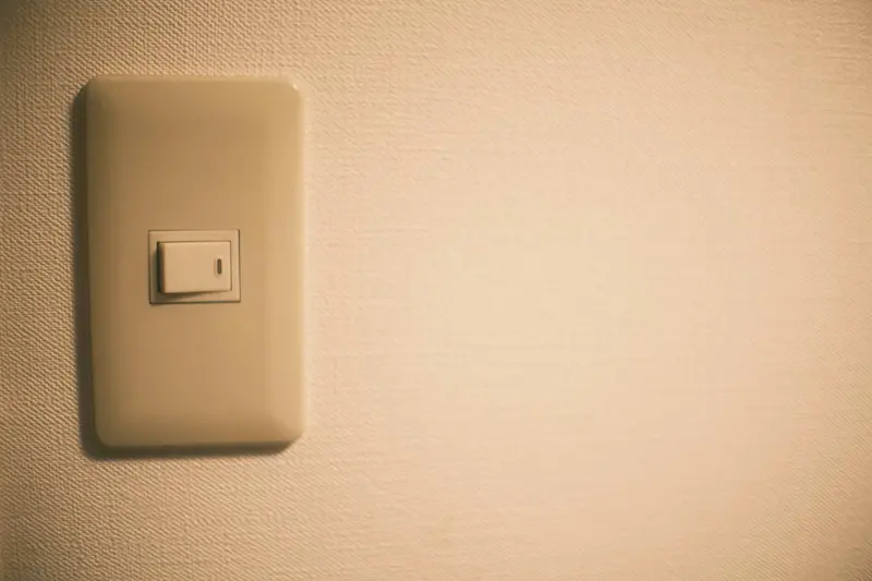 ▲一間房子的屋齡，竟然能從「電燈開關」的輕鬆看出差異。（圖／PhotoAC）