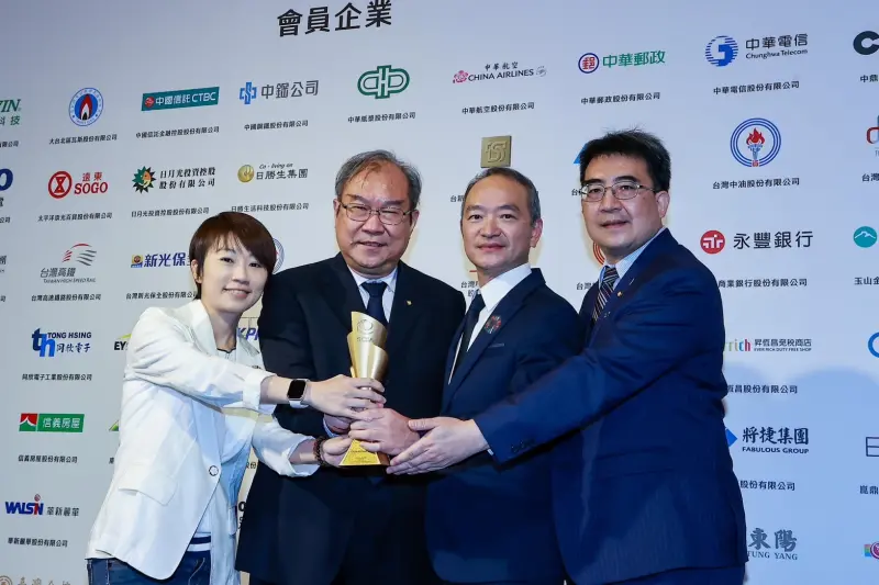 ▲中華航空奪下「台灣十大永續典範企業獎」最高榮譽。（圖／華航提供）