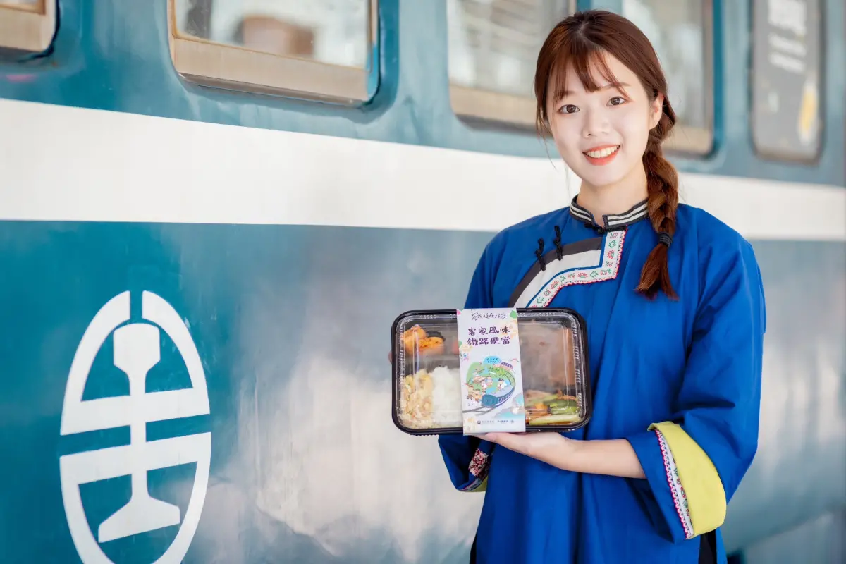 ▲慶新北投車站鐵道生活節！台鐵限定客家風味便當11月18日限量開賣。（圖／台鐵局提供）