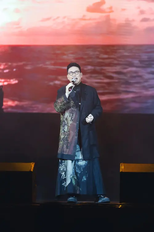 ▲蘇永康將在11月25日在台北國際會議中心開唱，他搶先預告嘉賓是天王級大咖。（圖／寬魚國際提供）