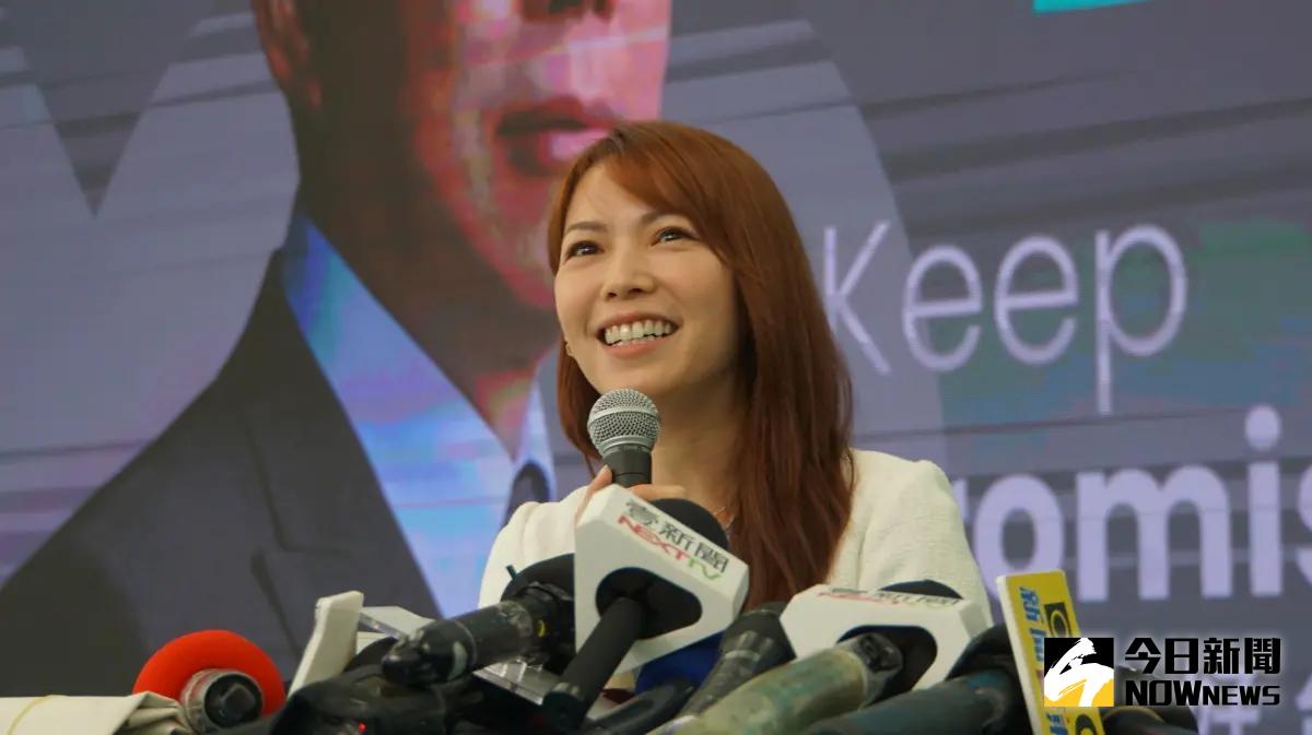 ▲藍白成功整合，柯辦發言人陳智菡被拍到疑似用手拭淚的畫面，但她事後澄清僅是揉眼睛。資料照。（圖／記者呂炯昌攝）