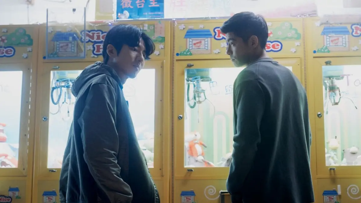 ▲傅孟柏（左）向王柏傑索吻，拍《美食無間》拍出好感情。（圖／發起日影視提供）