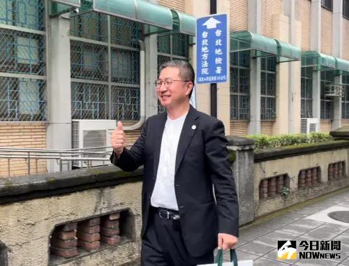 郭璽登記首日出包！開口竟喊「2006年選舉」　下秒無情開酸章萬安