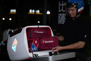 ▲達美樂推出有避震恆溫烤箱的披薩外送車，台灣也看得到。（圖／記者蕭涵云攝）