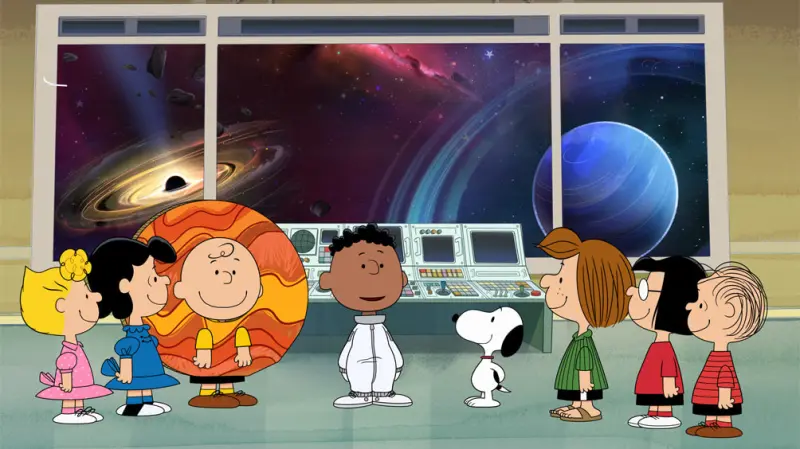 ▲動畫《史努比太空》中的查理布朗（左三）和花生漫畫夥伴。（圖／Apple TV+）