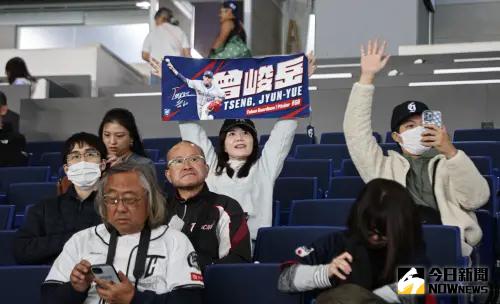 ▲亞冠賽中華隊對上韓國隊，現場有許多支持中華隊的球迷現身支持。（圖／記者葉政勳攝 , 2023.11.18）