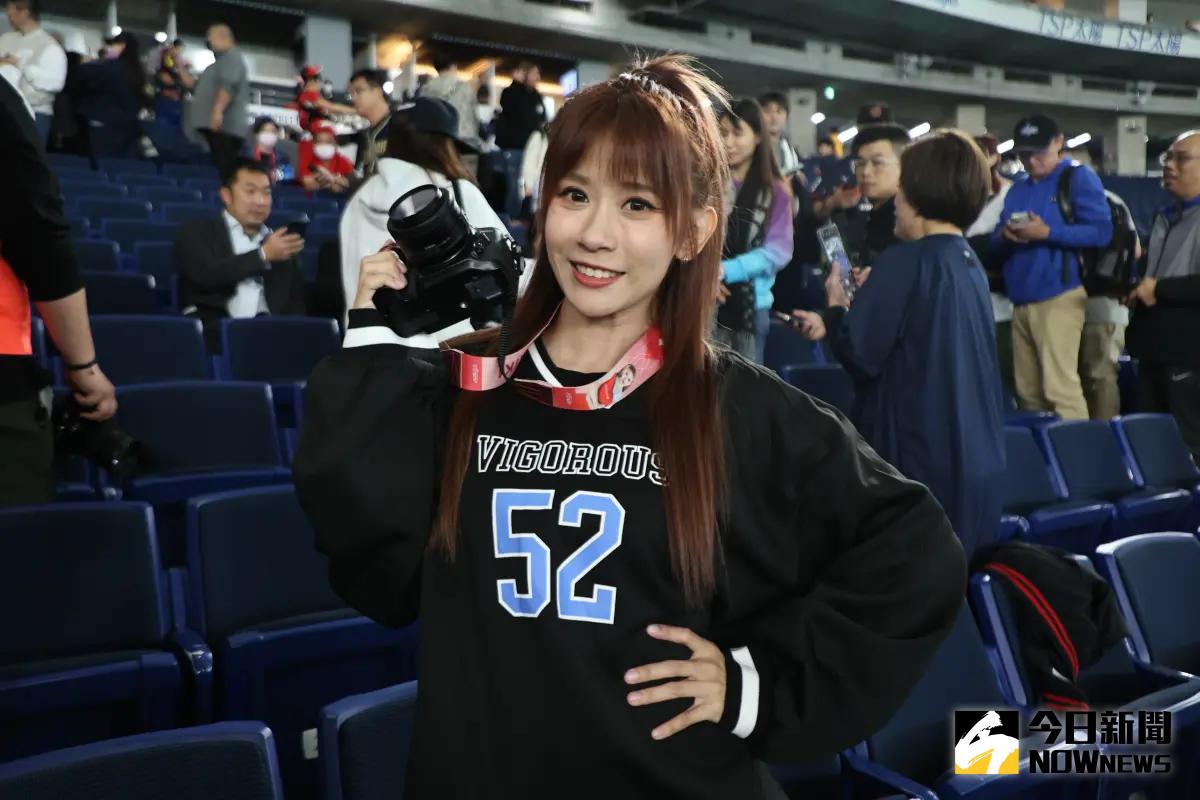 ▲小龍女隊長琪琪曾經歷「雞蛋糕配奶茶」的日子，她說，因為想讓更多年輕女孩有機會，便決定再跳1年就引退啦啦隊。（圖／記者葉政勳攝影）