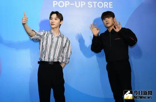 ▲AB6IX田雄、朴佑鎮來台出席「阜山聚落CAST POP-UP STORE 快閃店」開幕活動。（圖／記者林調遜攝）