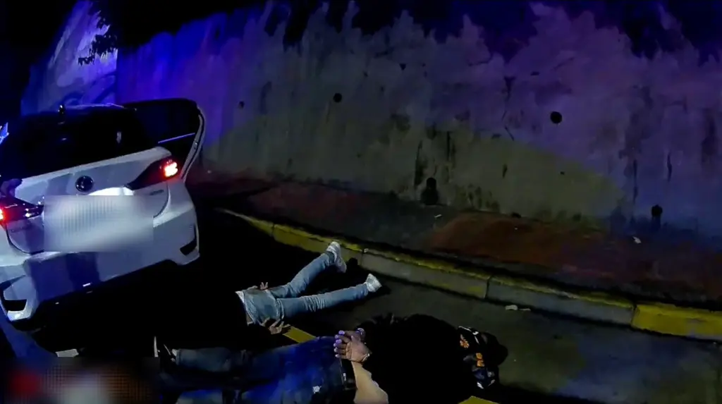 ▲警方獲報後，迅速攔截洪男等人。（圖／翻攝畫面）