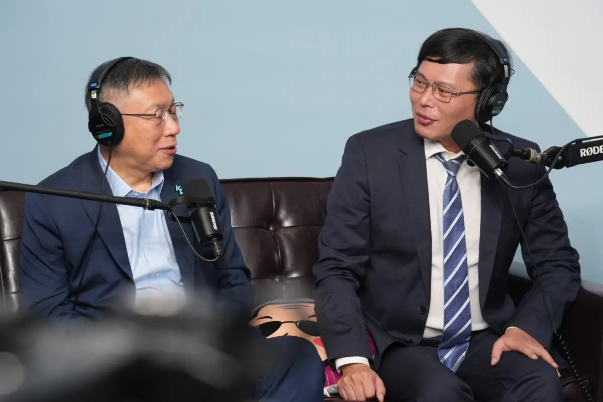 ▲前立委黃國昌（右）加入民眾黨，傳出名列民眾黨不分區男生組第一位。(圖／民眾黨提供)