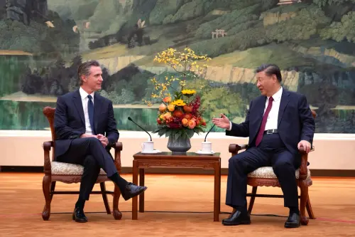 ▲加州州長紐森今年10月前往中國拜訪，與習近平會晤期間收到高規格歡迎待遇。（圖／美聯社／達志影像）