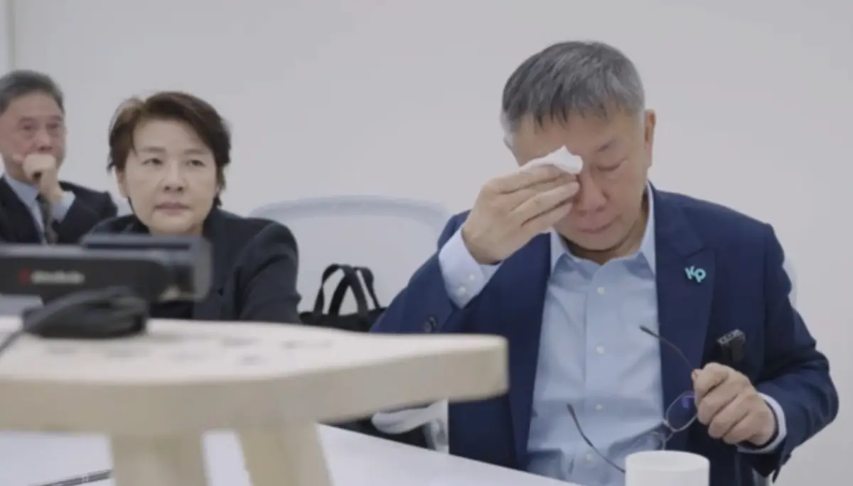 ▲柯文哲與黨部幹部召開線上會議，講到激動處哽咽落淚，要支持她的選民不要放棄。（圖/民眾黨提供）