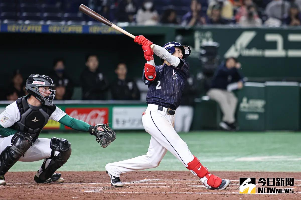 ▲2023亞冠賽中華隊外野手郭天信，上演美技接殺。（圖／記者葉政勳攝 , 2023.11.17）