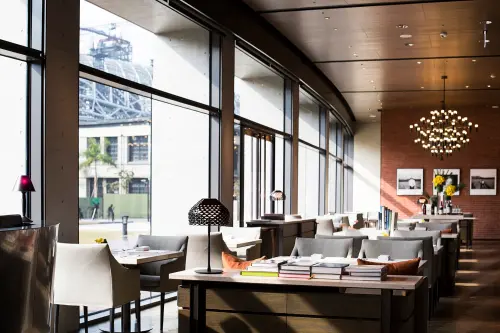 ▲到誠品生活松菸消費的發票，只要達到滿額，到誠品行旅包含圖中的The Chapter 兩餐廳吃飯，享有平日晚間套餐「四人同行一人免費」。（圖／誠品行旅提供 www.eslitehotel.com）。