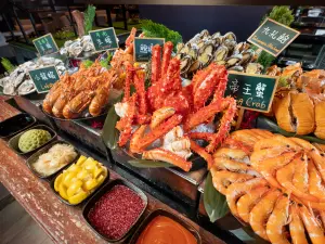文華Café將於12月22日~12月25日,推出期間限定聖誕饗宴,除可無限暢快朵頤海鮮吧,還有現切美國帶骨肋眼牛排、現切爐烤火雞。(圖/文華東方酒店提供) ▲文華Café將於12月22日~12月25日,推出期間限定聖誕饗宴,除可無限暢快朵頤海鮮吧,還有現切美國帶骨肋眼牛排、現切爐烤火雞。(圖/文華東方酒店提供)