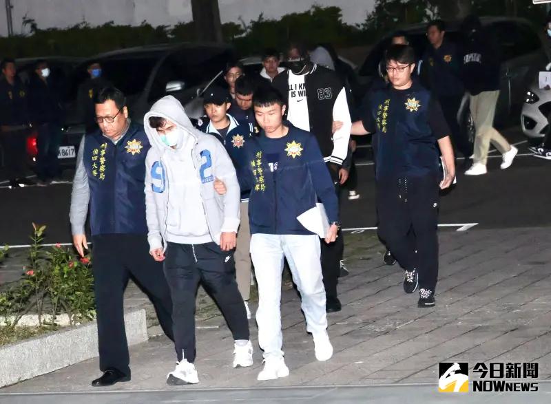 ▲職籃假球事件爆發，士林地檢署將被告移送涉嫌人有上季MVP柯旻豪、洋將班霸、邱忠博、陳品銓、黃鈜閔、顏聞佐、吳佑任、周暐宸。（圖／記者鄭孟晃攝，2023.11.17）