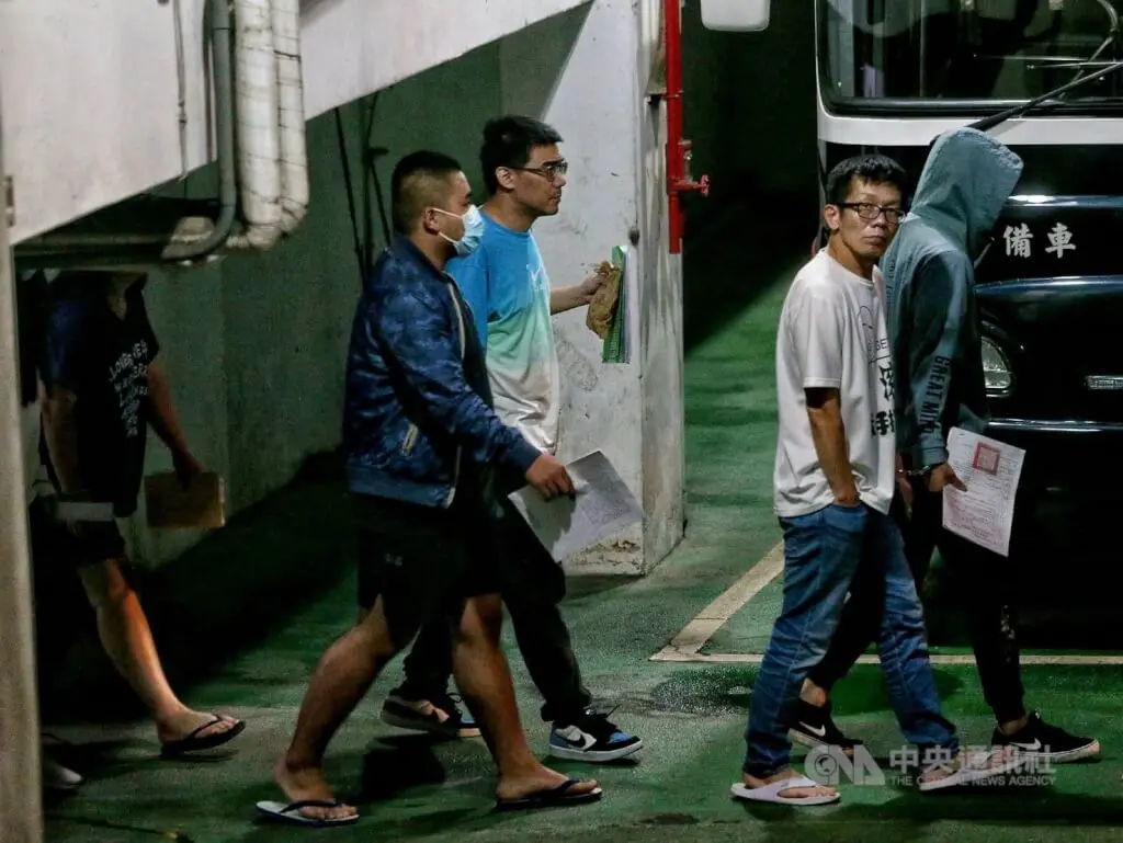 ▲扯鈴教練魯紀賢（中間藍衣服）涉為中國在台發展組織，吸收士官兵刺探軍事機關情報。（中央社檔案照片）