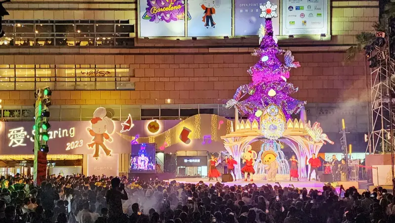 ▲睽違三年的「愛‧Sharing」，今年以當代藝術之都「巴塞隆納」為聖誕主題城市，11月17日起登場。（圖／記者陳美嘉攝，2023.11.17）