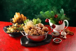 ▲Asia49亞洲料理及酒廊位在49樓，今年仍與耶誕城同步，即日起至2024年1月1日推出「歲末饗宴」，必嚐菜色包含「老檳城肉骨茶」。（圖／Asia49提供）