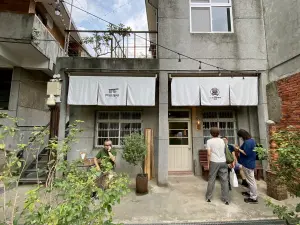 ▲「門前隱味」今年9月也剛遷新址到空軍三重一村，店面同樣不大，僅能容納約5人。（圖／記者葉盛耀攝）