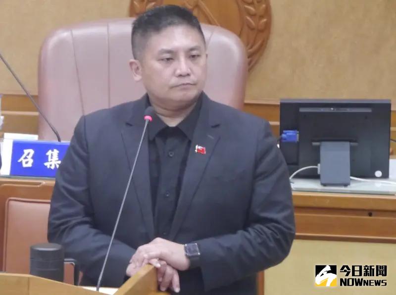 ▲國民黨公布新北市政府法制局長吳宗憲(右)列入不分區立法委員安全名單內。(圖 /記者吳嘉億攝)