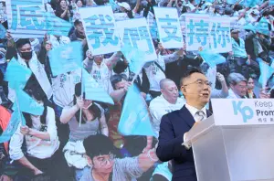 巷仔內／柯文哲造勢喊選到底支持者嗨翻　侯柯配柯粉恐不買帳
