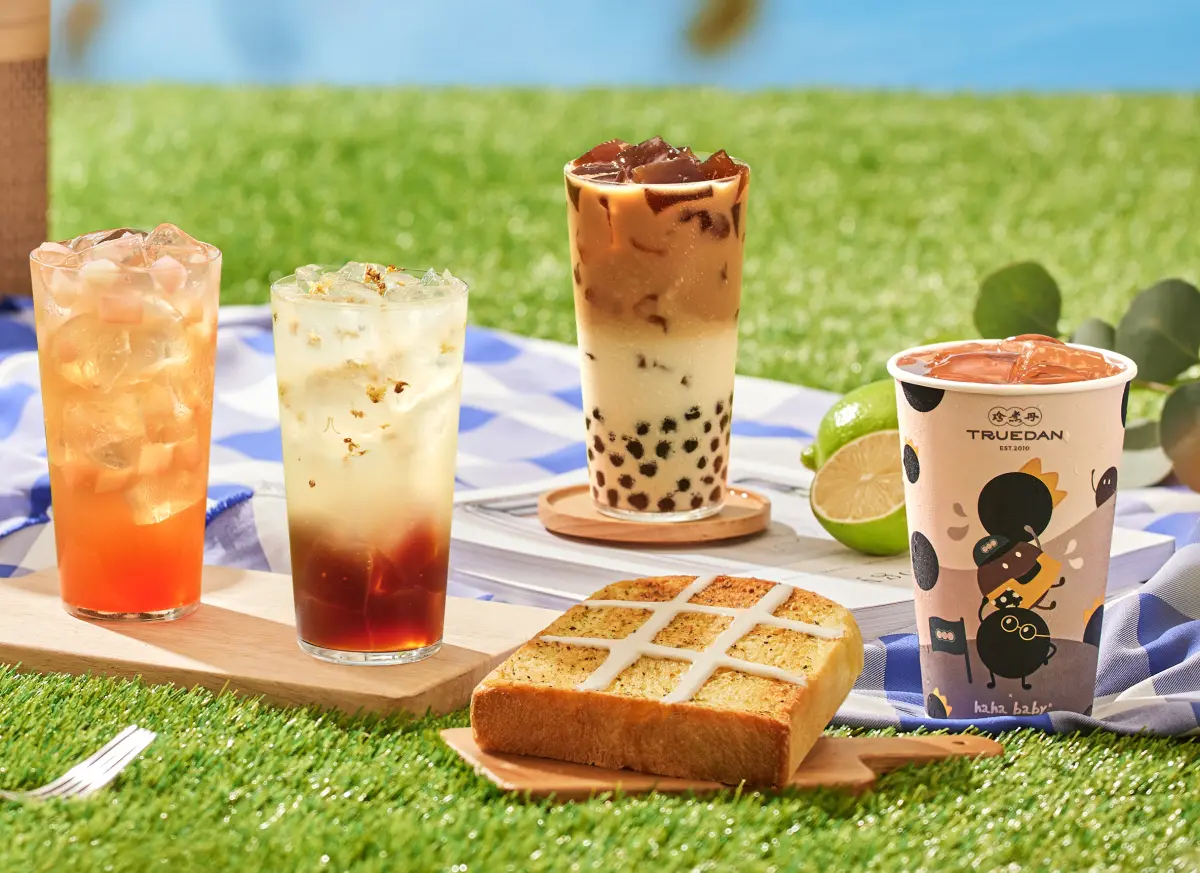 ▲7月降溫消暑鎖定珍煮丹、大苑子、CoCo都可、康青龍、天仁等8家手搖飲料「買一送一」優惠！星巴克「第二杯折100元」有星冰樂、義美「霜淇淋＋咖啡」買一送一、五桐號75折一次整理。（圖／記者蕭涵云攝）