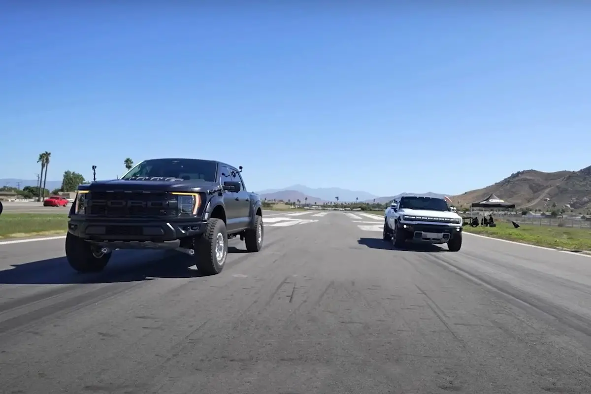 ▲ 跟ㄌㄅ合一樣，Ford F-150 Raptor R需要被讓位才能贏GMC Hummer EV 