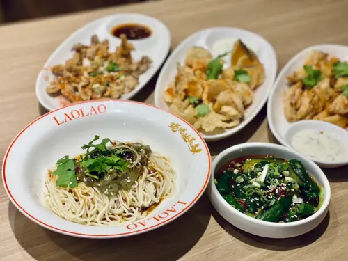 ▲時下流行的「椒香皮蛋麵」88元。（圖／記者蕭涵云攝）