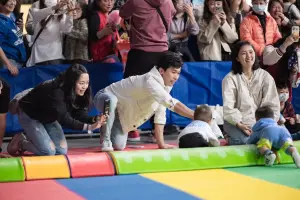 「鞍馬王子」李智凱1歲兒承襲父運動基因　寶寶爬行大賽獲第3名
