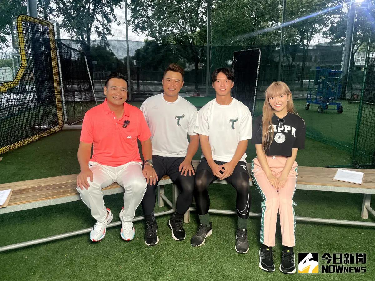 ▲「藍仔」藍寅倫與新生代球員曾子祐聊聊近況以及未來目標。(圖／胡繼偉攝)