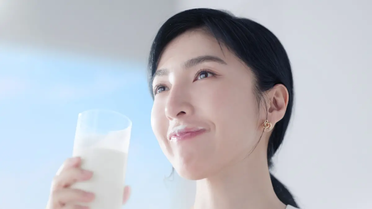 ▲楊謹華宣布成為林鳳營最新年度代言人。（圖／品牌提供）