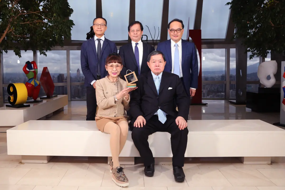 ▲遠百近年在數位化營運、體驗、管理，努力為消費者提供創新服務的肯定，是遠百在地深耕近一甲子的承諾，也是台灣之光的喜悅。（圖／品牌提供）