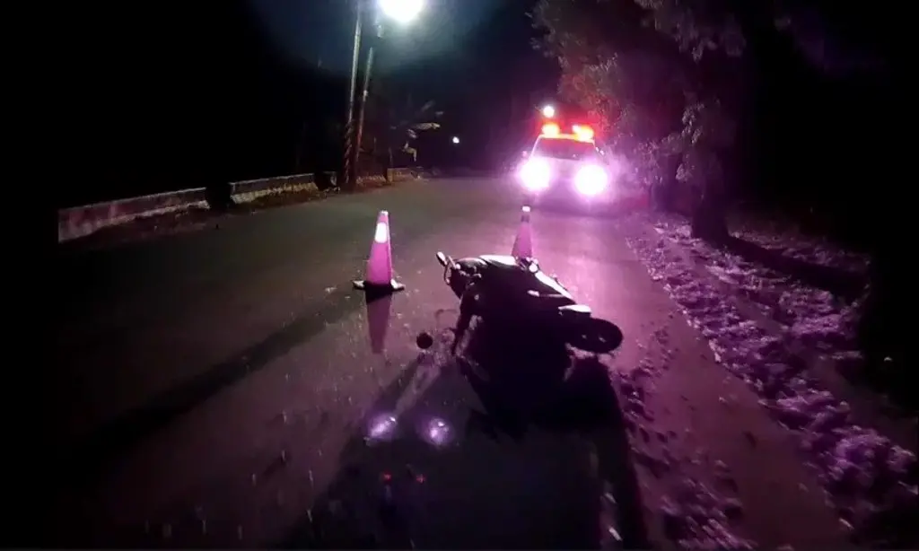 ▲黃男酒駕自摔，釀成1人重傷、1人命危。（圖／翻攝畫面）