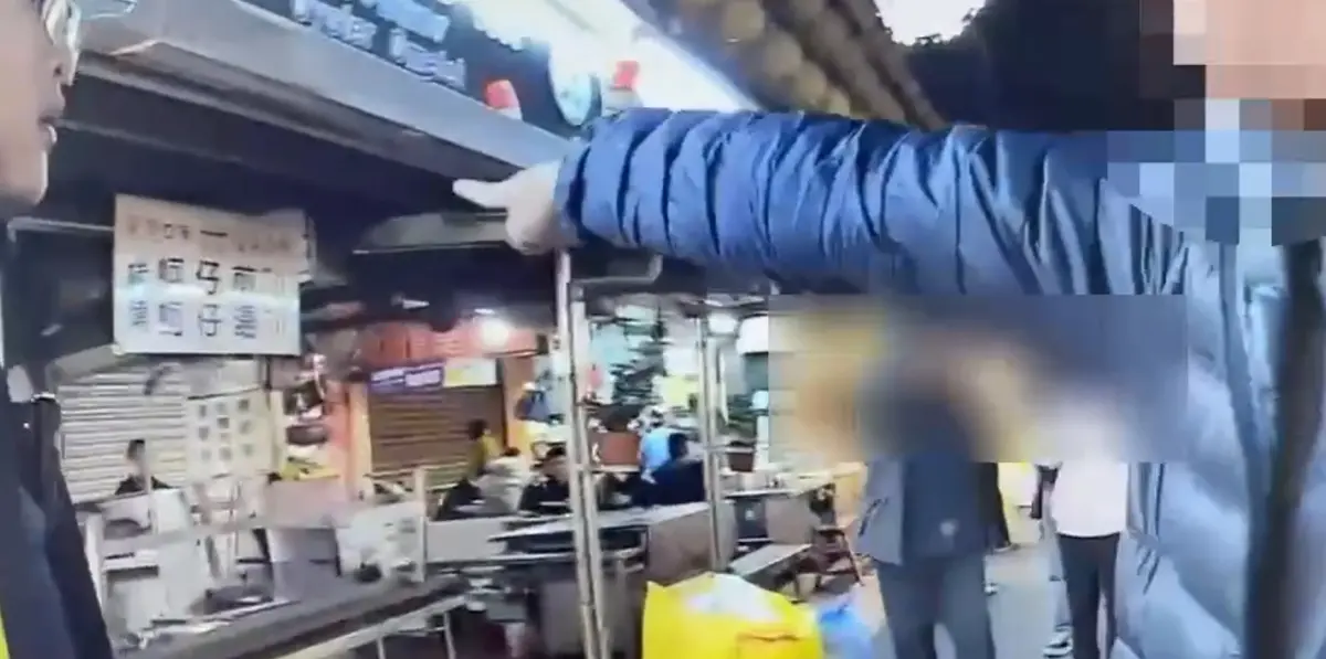 ▲警方獲報後，迅速派員前往現場調查。（圖／翻攝畫面）