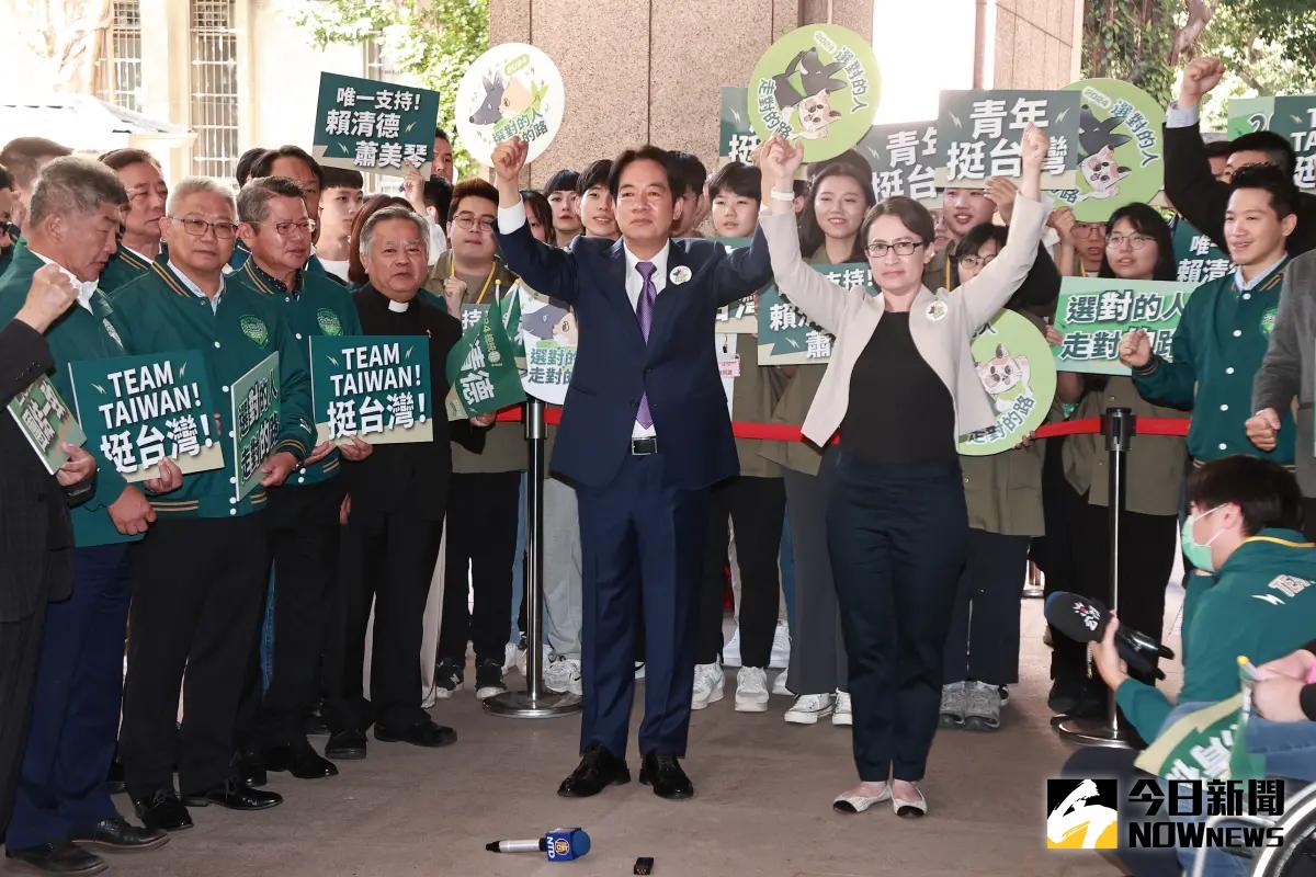 ▲民進黨正副總統參選人賴清德（左）、蕭美琴（右）赴中選會登記參選2024總統大選。（圖／記者葉政勳攝 , 2023.11.21）