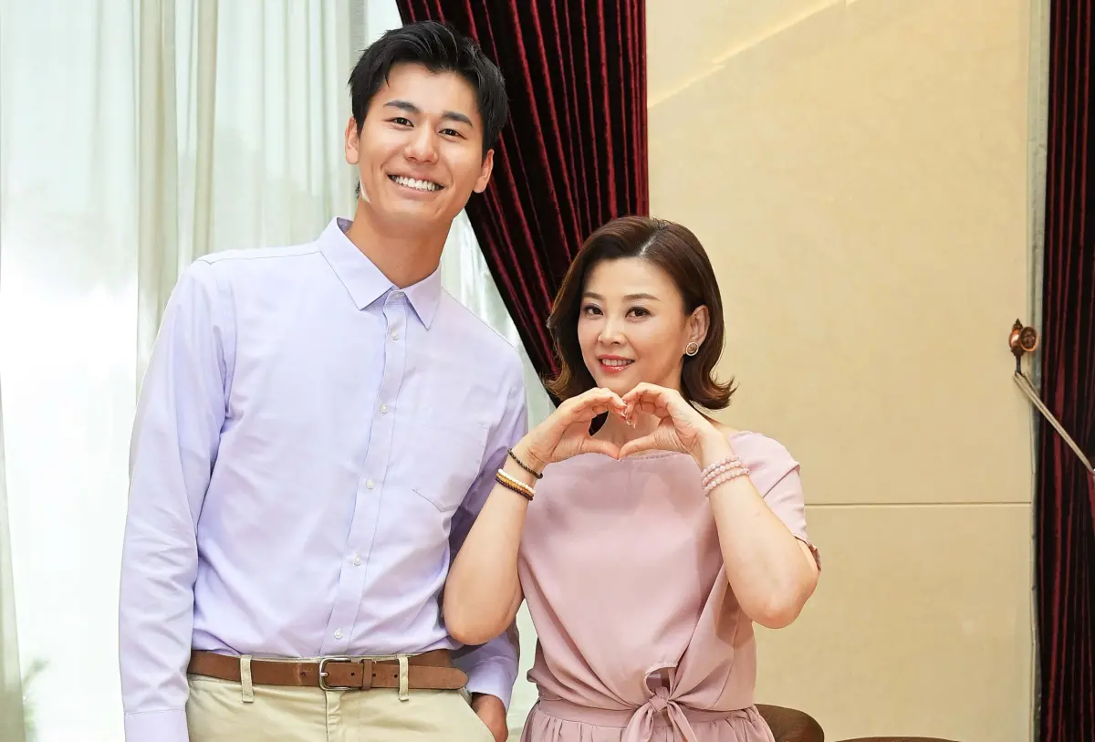 ▲日本男星風田（左）客串《追分成功》，和方馨相親喊話「想吃軟飯」。（圖／台視）