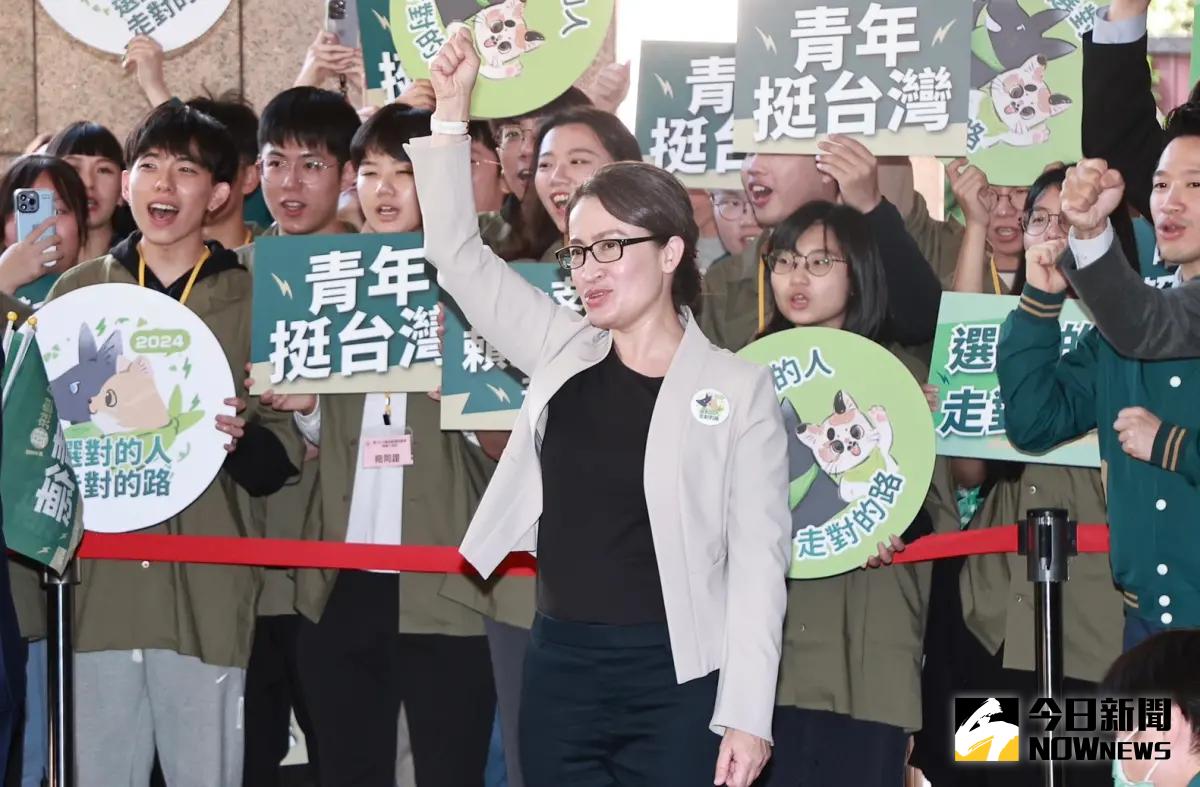 ▲民進黨副總統參選人蕭美琴赴中選會登記參選2024總統大選。（圖／資料照）