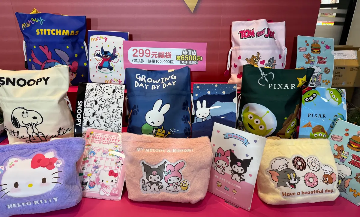 ▲7-11聖誕節福袋開箱，攜手7款人氣肖像堆福袋，共有299元、499元、999元、1499元4款價位選擇。（圖／記者鍾怡婷攝）