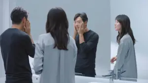 ▲松嶋菜菜子看的老公，過去的回憶湧現。（圖／資生堂 Shiseido Co., Ltd. YouTube）