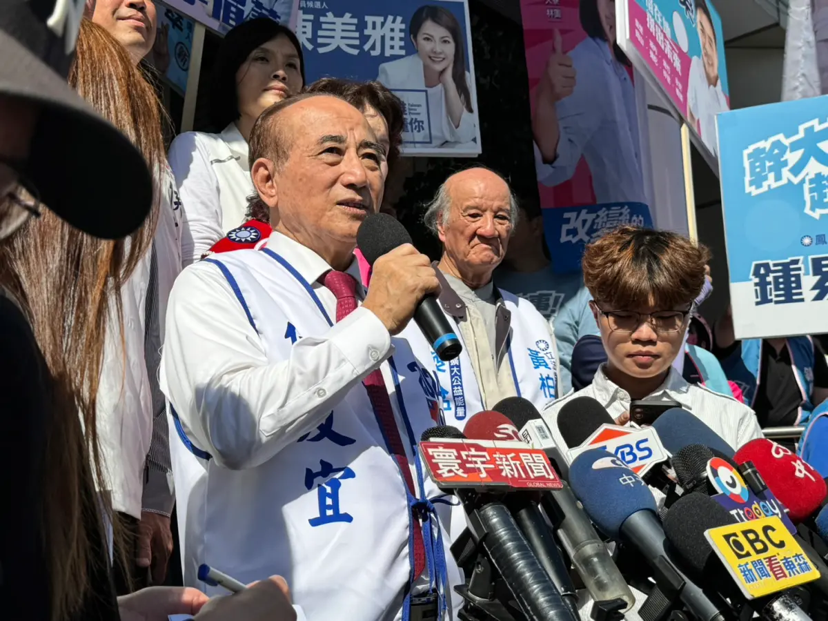 ▲前立法院長王金平今（21）日率領國民黨在高雄推出的7位立委參選人，一起登記參選。（圖／記者鄭婷襄攝，2023.11.21）