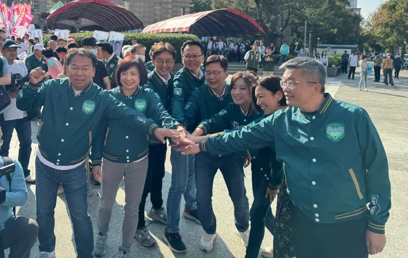 ▲民進黨台中市8名候選人今聯合登記造勢。（圖／立委莊競程提供，2023.11.21）