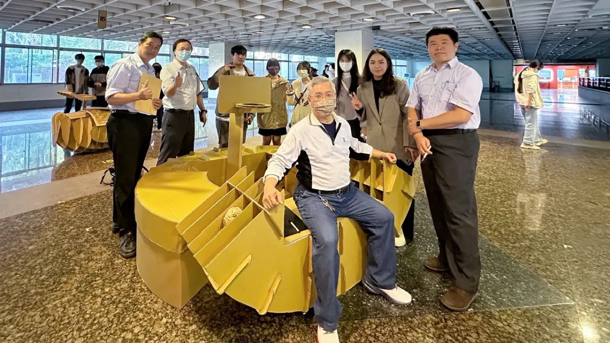 ▲《斜槓兒童創新傢俱》主題創作，16組作品於樹德科大設計學院大理石廣場展出。（圖／樹德科大提供）