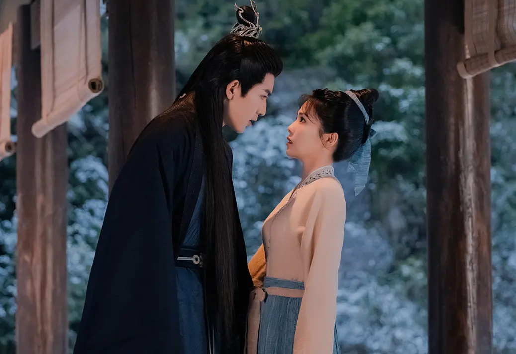 ▲古裝劇《寧安如夢》夯到拍成綜藝節目，張凌赫（左）攝影技巧太爛，白鹿氣到親自示範。（圖／愛奇藝）