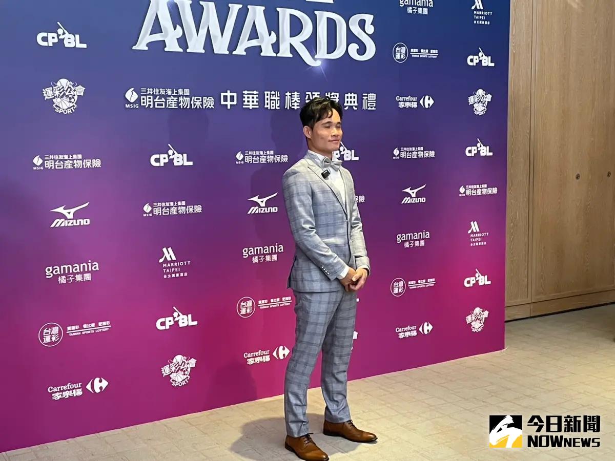 ▲味全龍隊二壘手李凱威金手套二連霸。（圖／吳政紘攝）