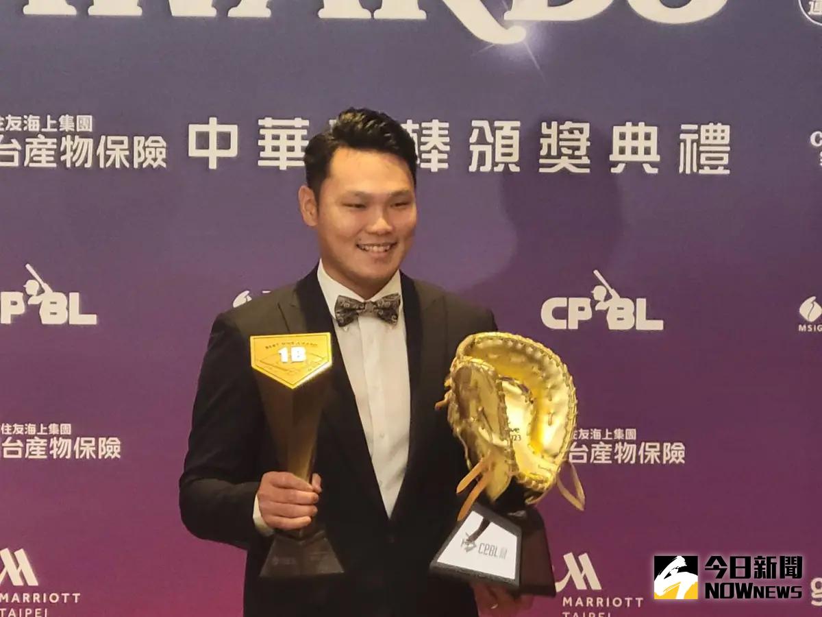 ▲「2023明台產險中華職棒頒獎典禮」，本屆拿下一壘手位置金手套和最佳十人獎項的范國宸。（圖／記者黃建霖攝）