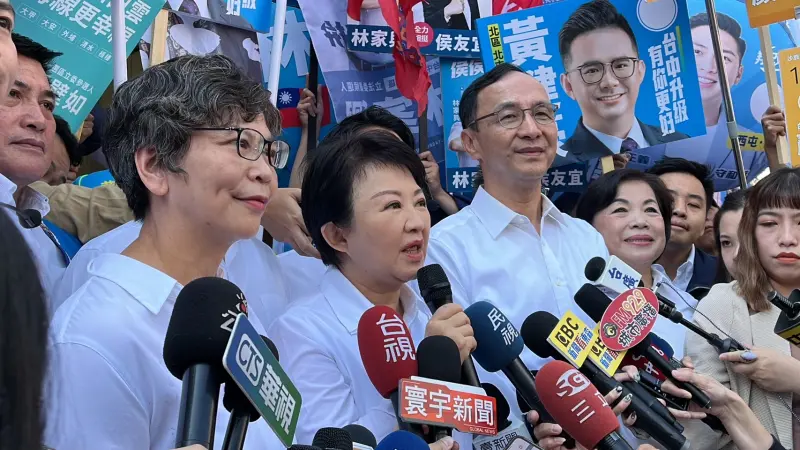 ▲朱立倫受訪時，主動邀請民眾黨候選人蔡壁如站在盧秀燕旁邊。（圖／蔡壁如提供，2023.11.21）